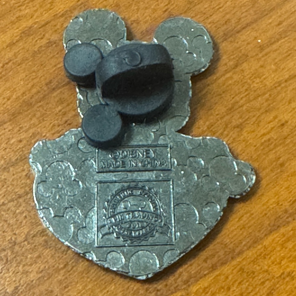 5/$25 Disney Mickey Mouse Yellow Heart Pin - Picture 2 of 2